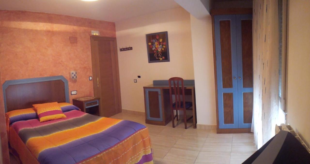 Hostal Conchi Miranda de Ebro Exteriör bild
