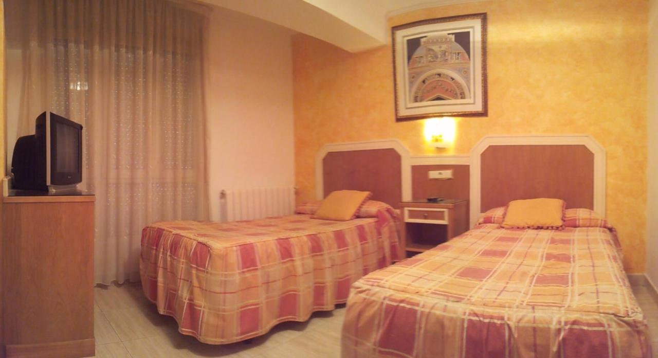 Hostal Conchi Miranda de Ebro Exteriör bild